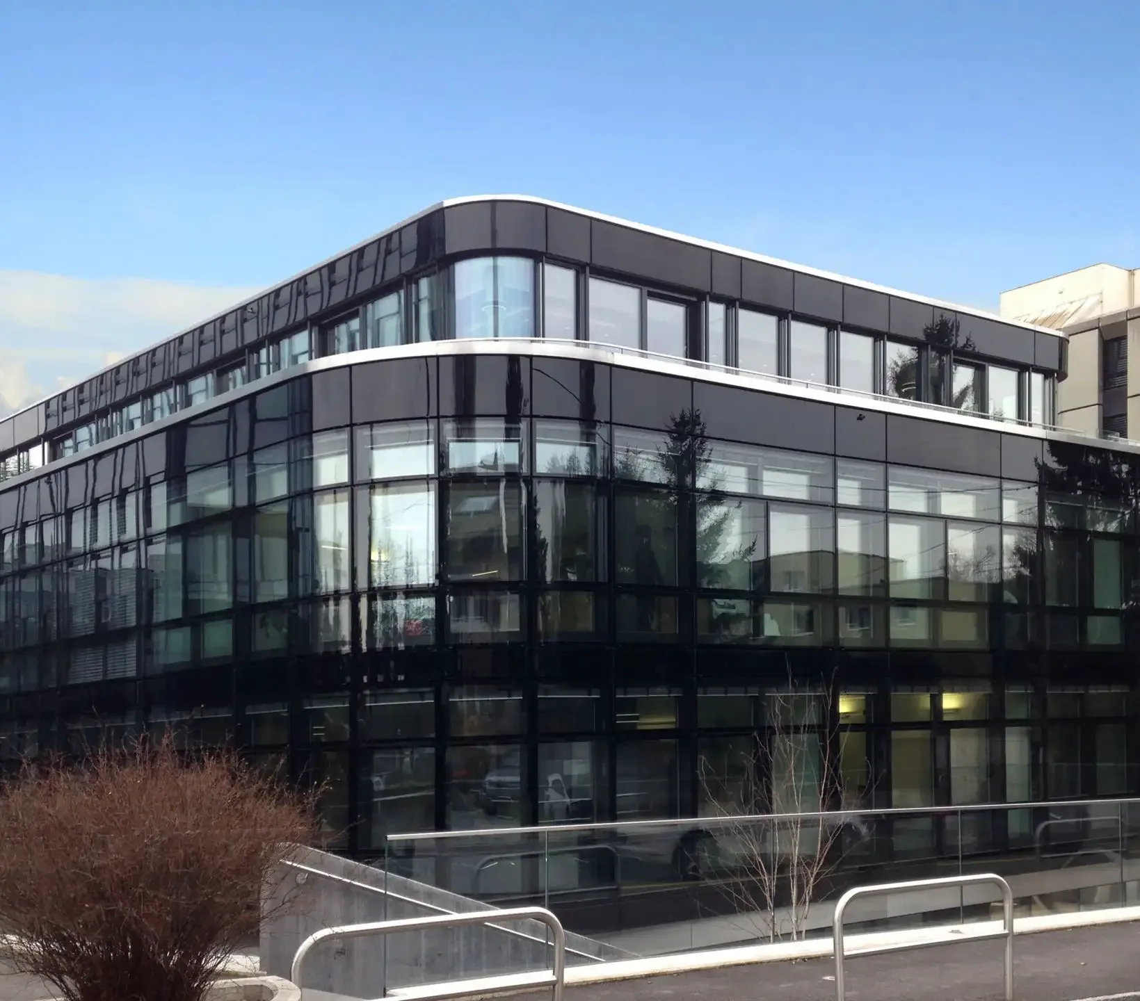 Construction d’un immeuble de bureaux — Genève Cointrin (Suisse)