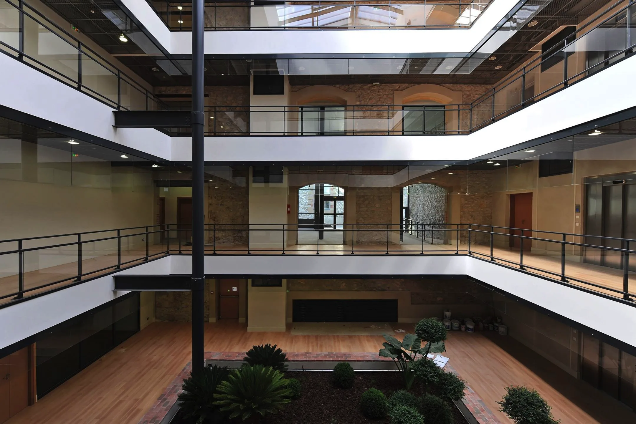Extension et réhabilitation d’un immeuble de bureaux — Marseille (13) (photo 2)